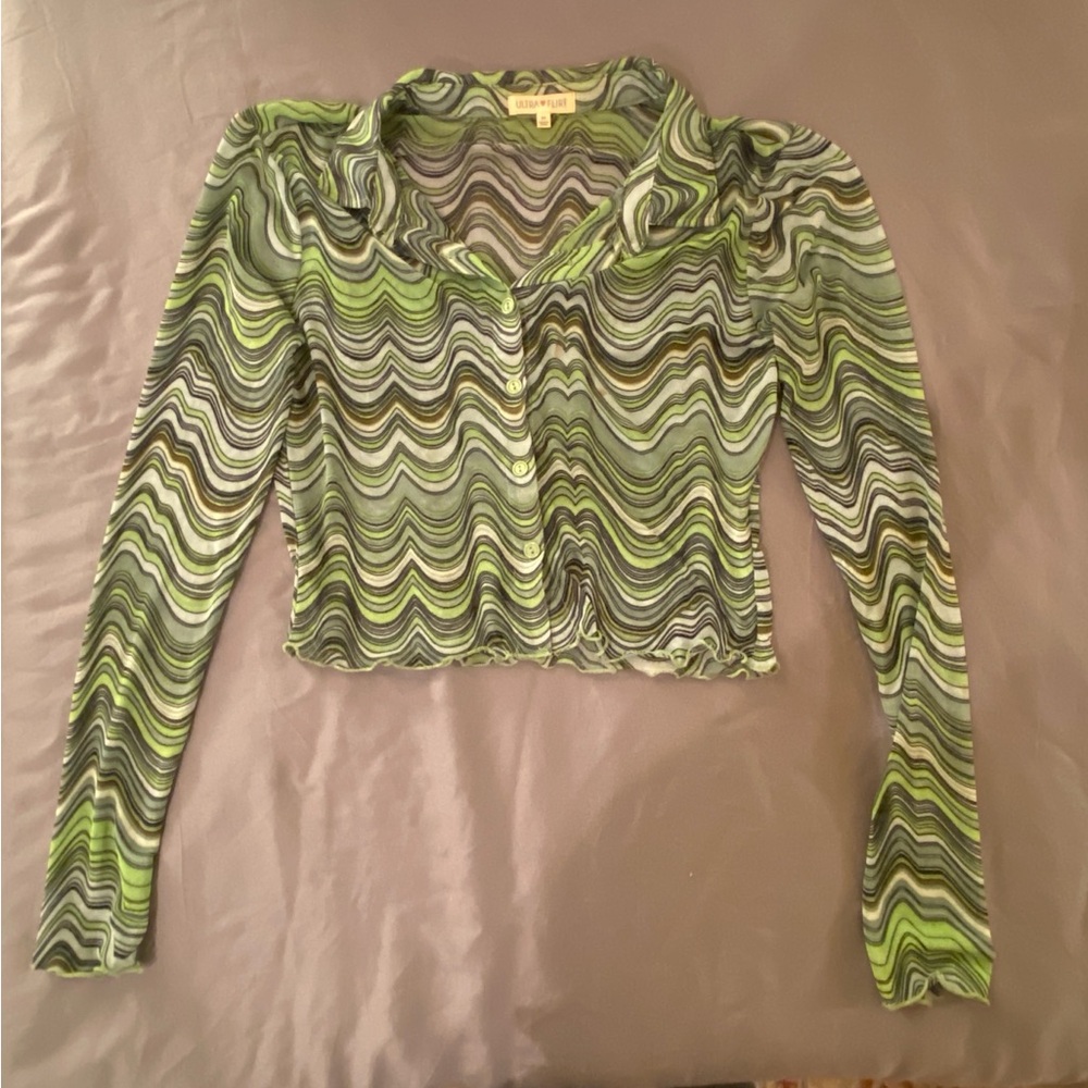 Ultra Flirt Green and White Wave Pattern Button Down Shirt